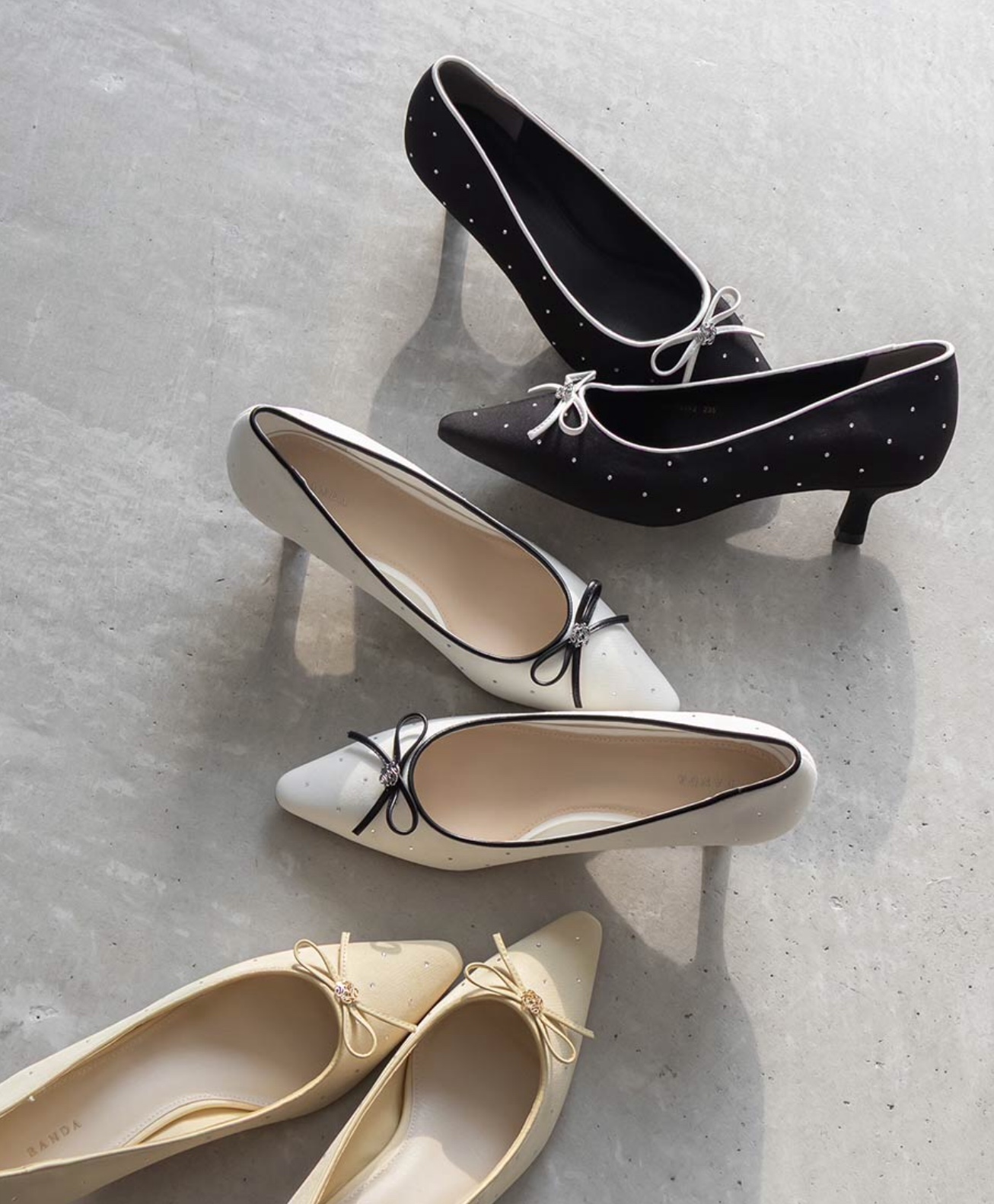 ランダ RANDA【モノグラムパーツリボンパンプス】–ショップニュース